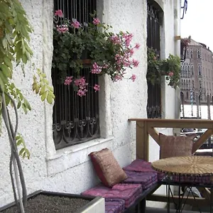 Guest house Honeymoon On Grand Canal Venice